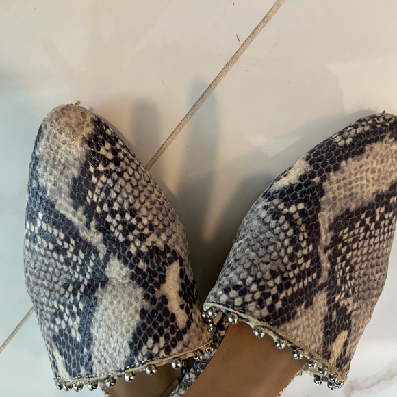 Steve Madden snakeskin mule with bead detail - Picture 3 of 3